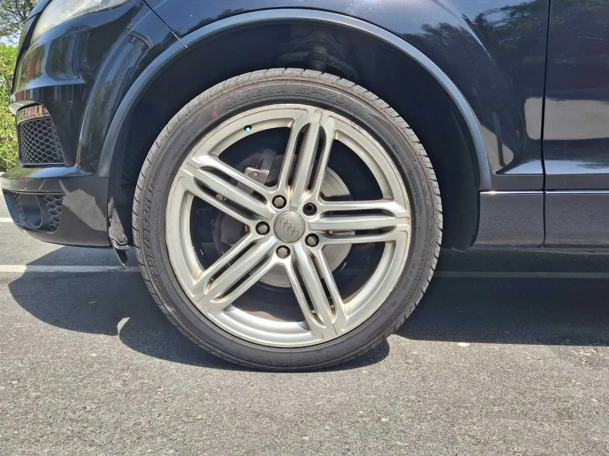 Car image 9