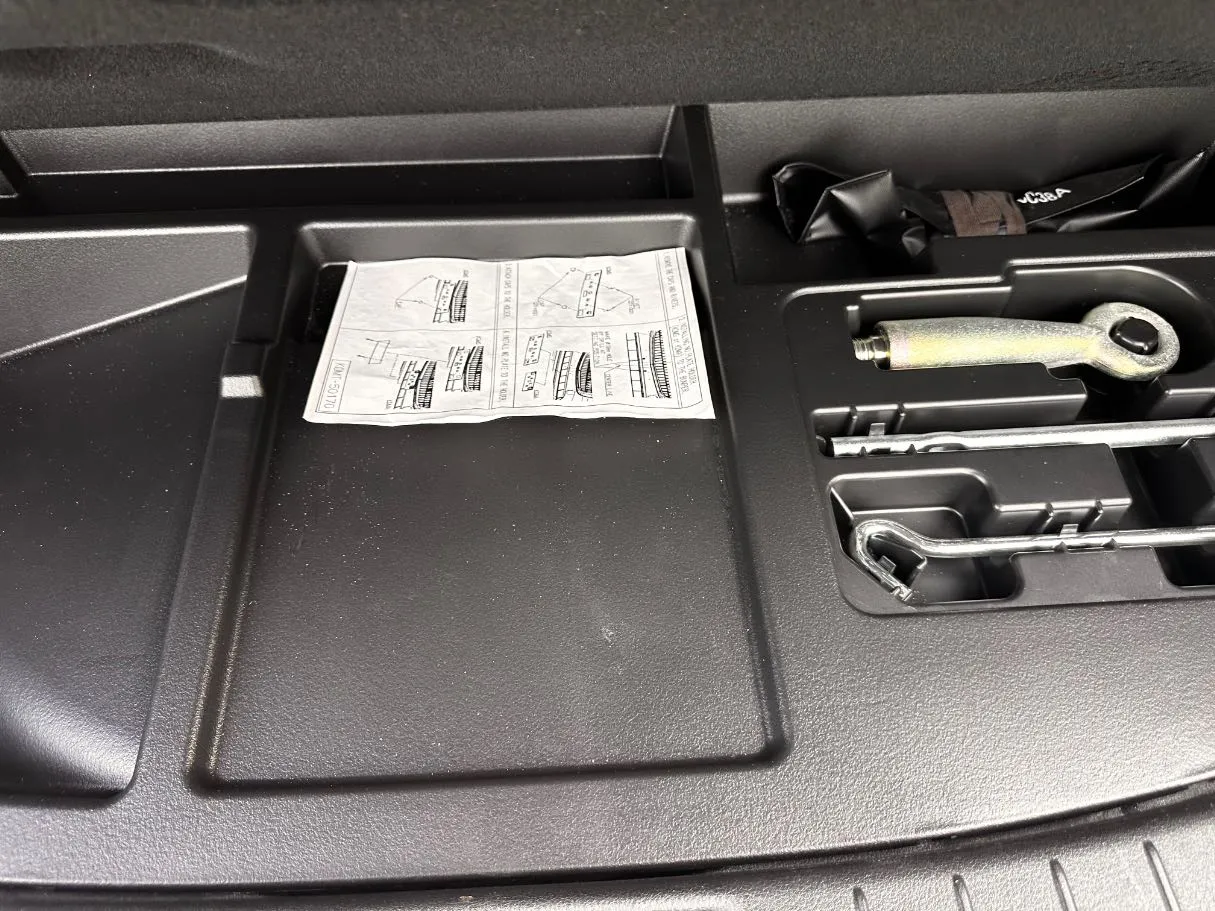 Car image 27