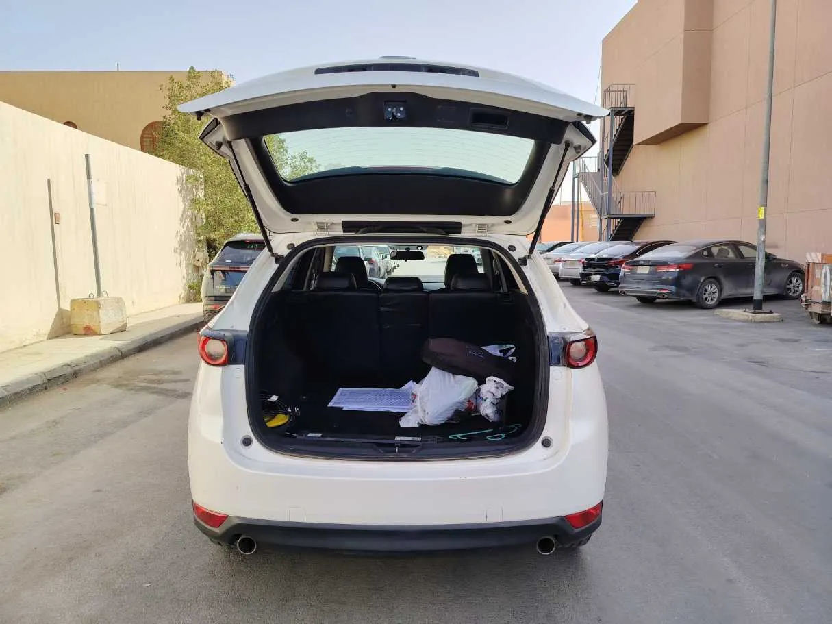 Car image 18