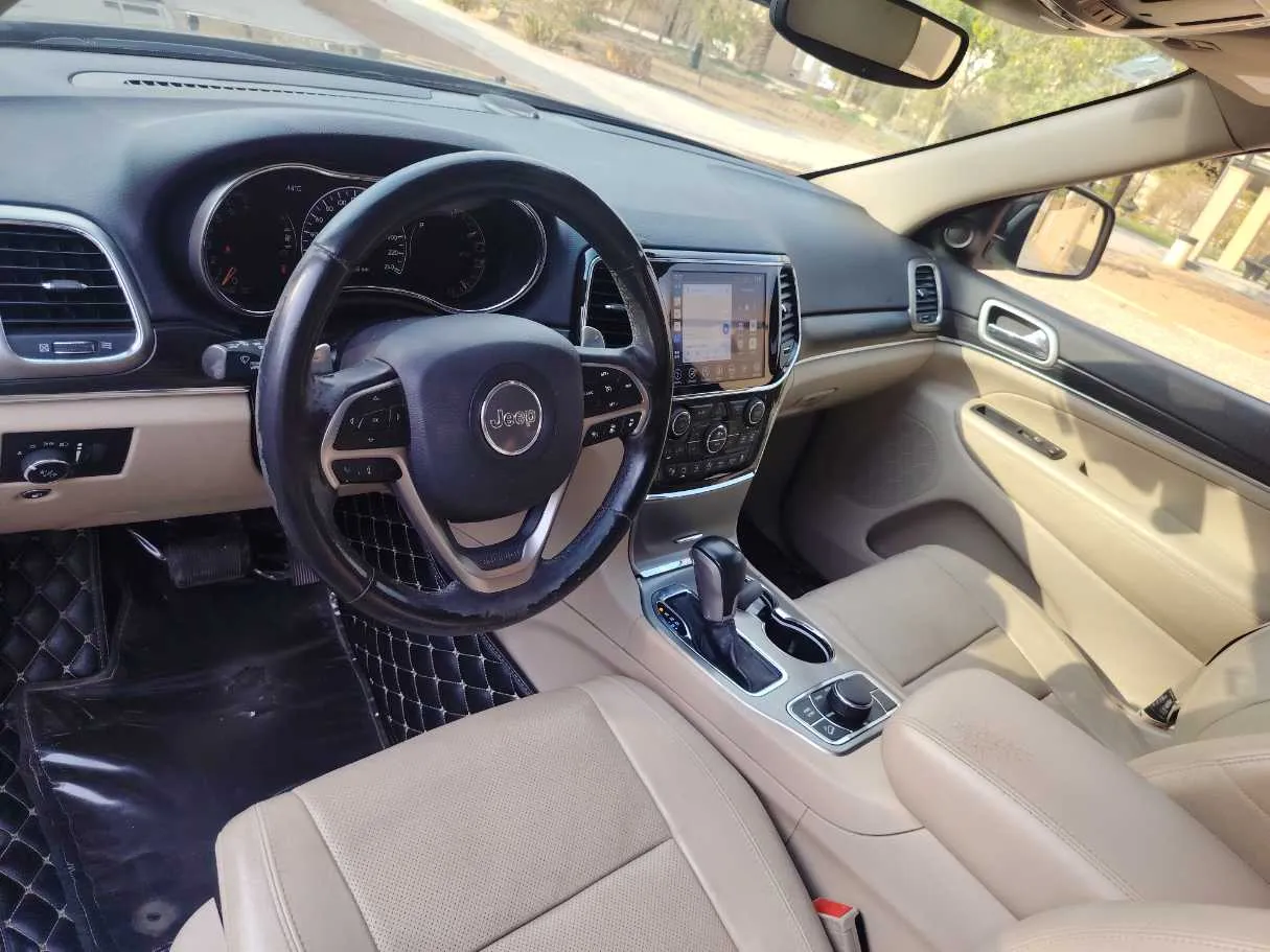 Car image 12