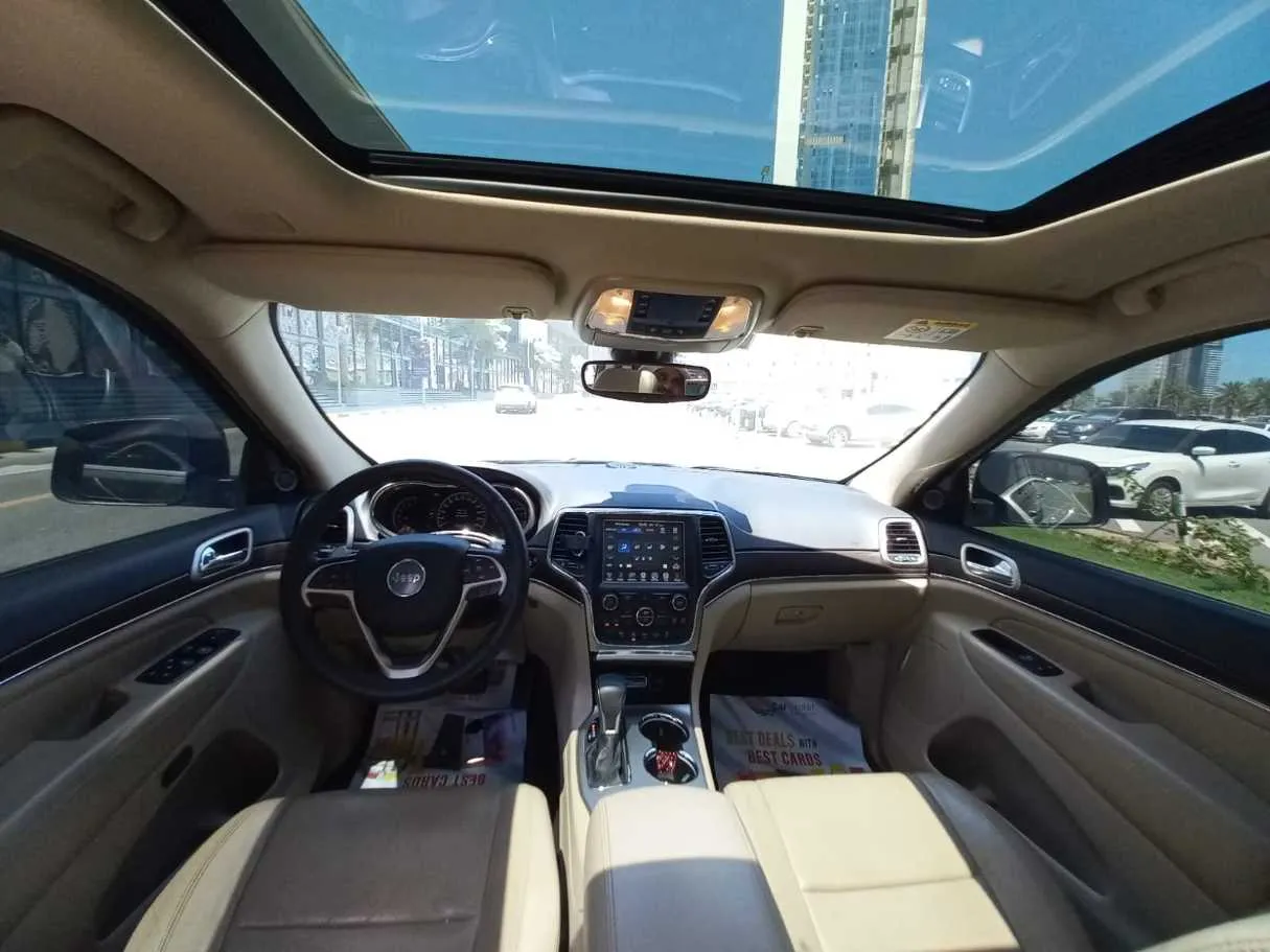 Car image 17