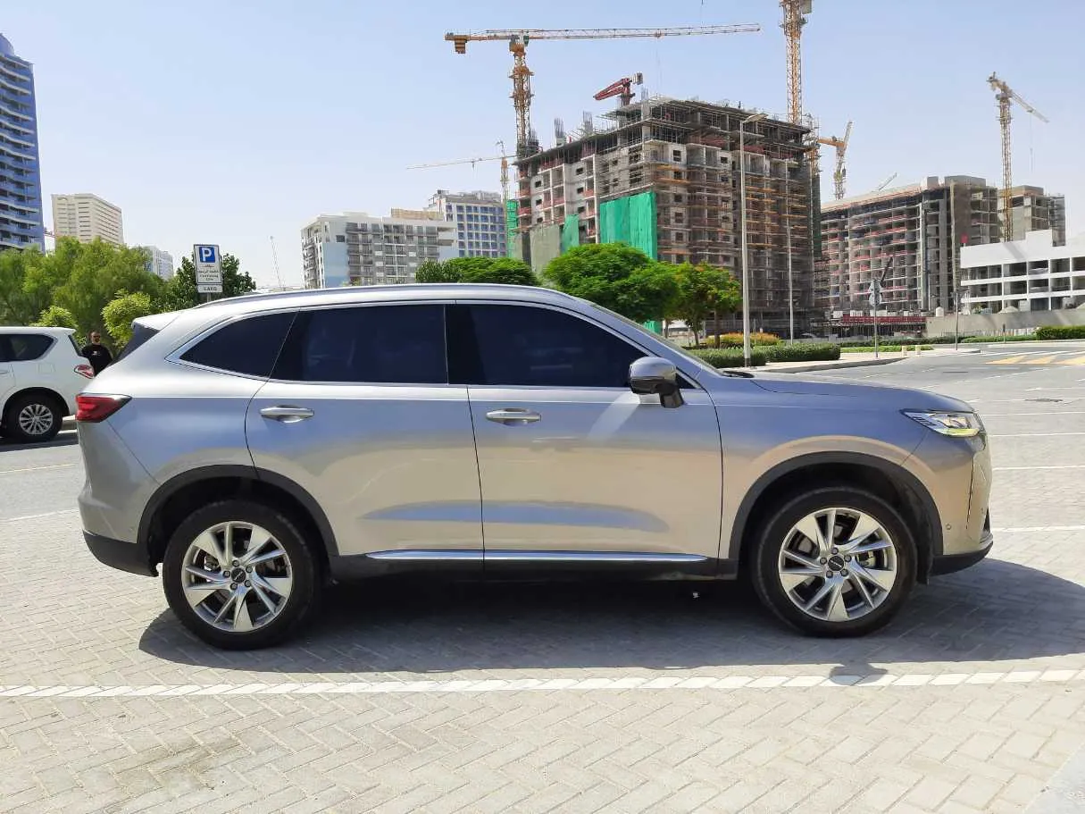 Car image 8