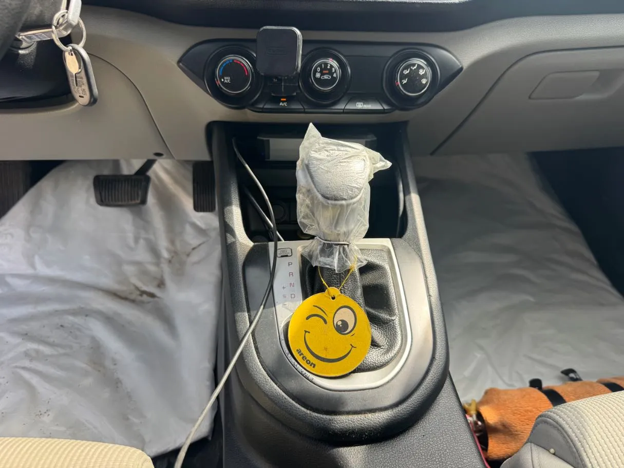 Car image 15