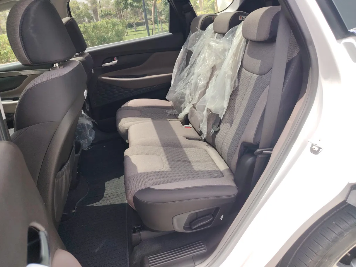 Car image 16