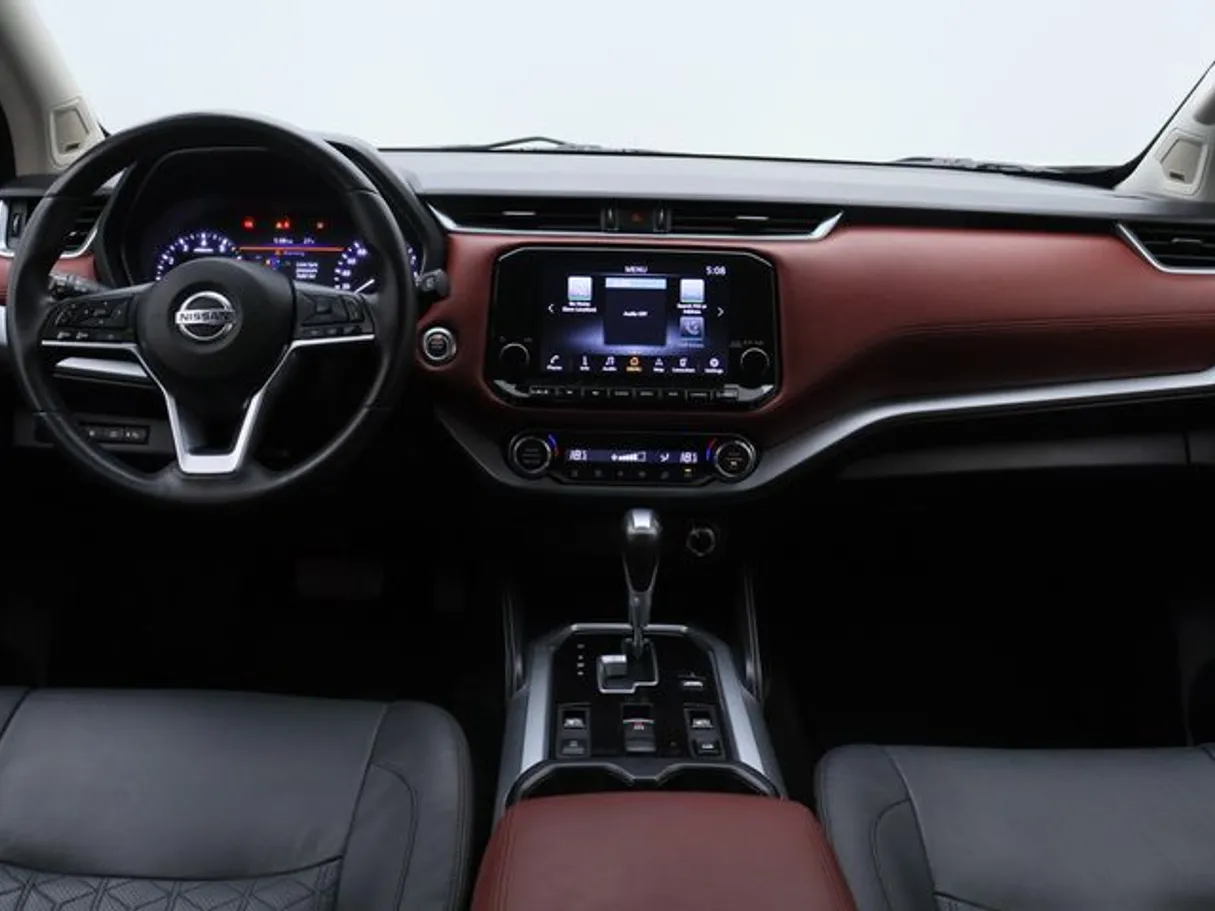 Car image 14