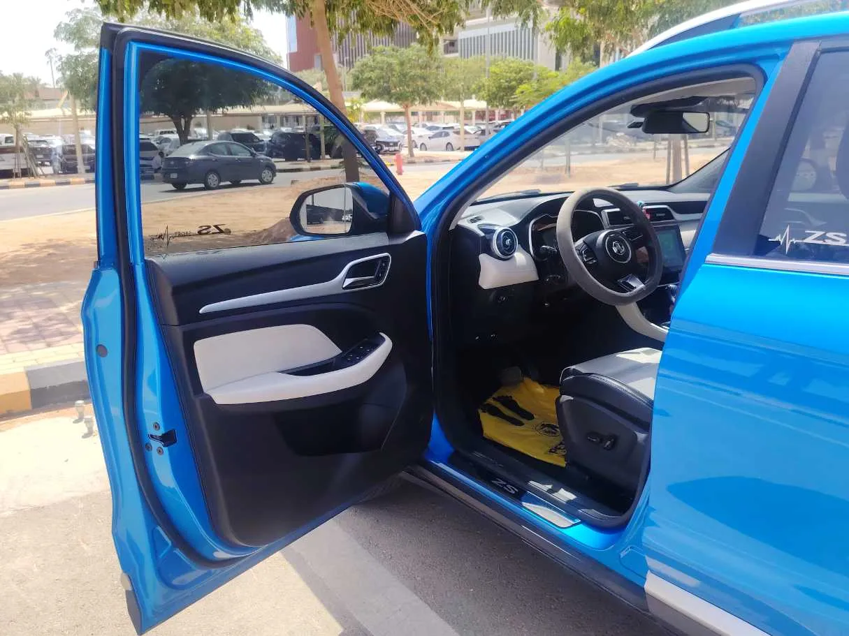 Car image 11