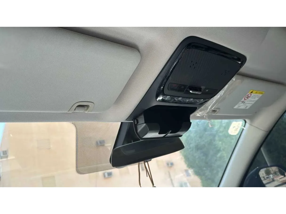Car image 35