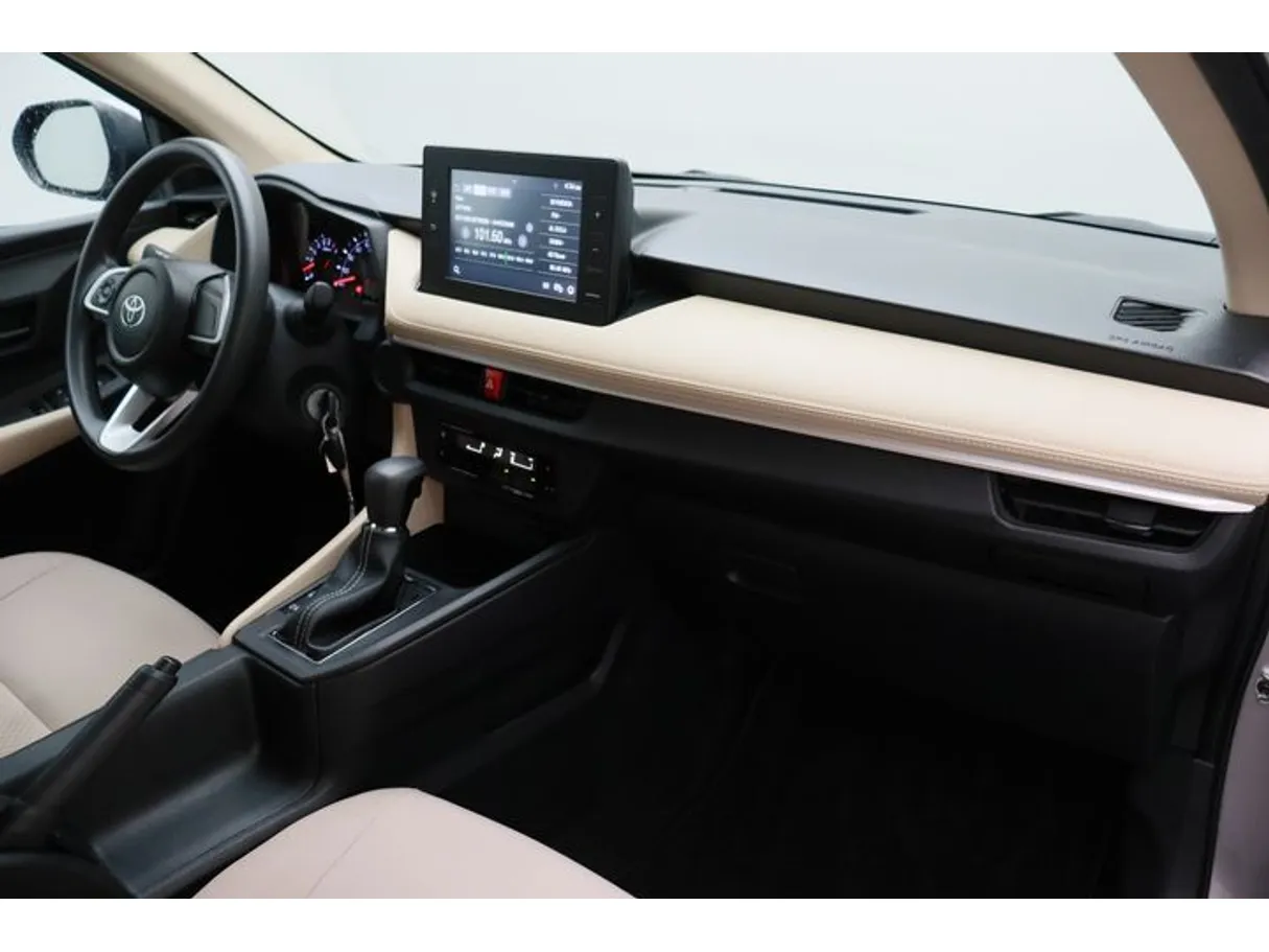 Car image 10