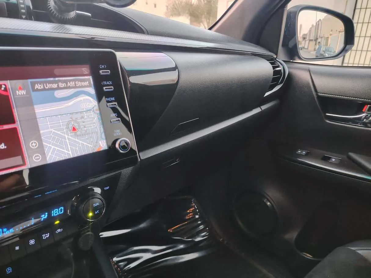 Car image 27