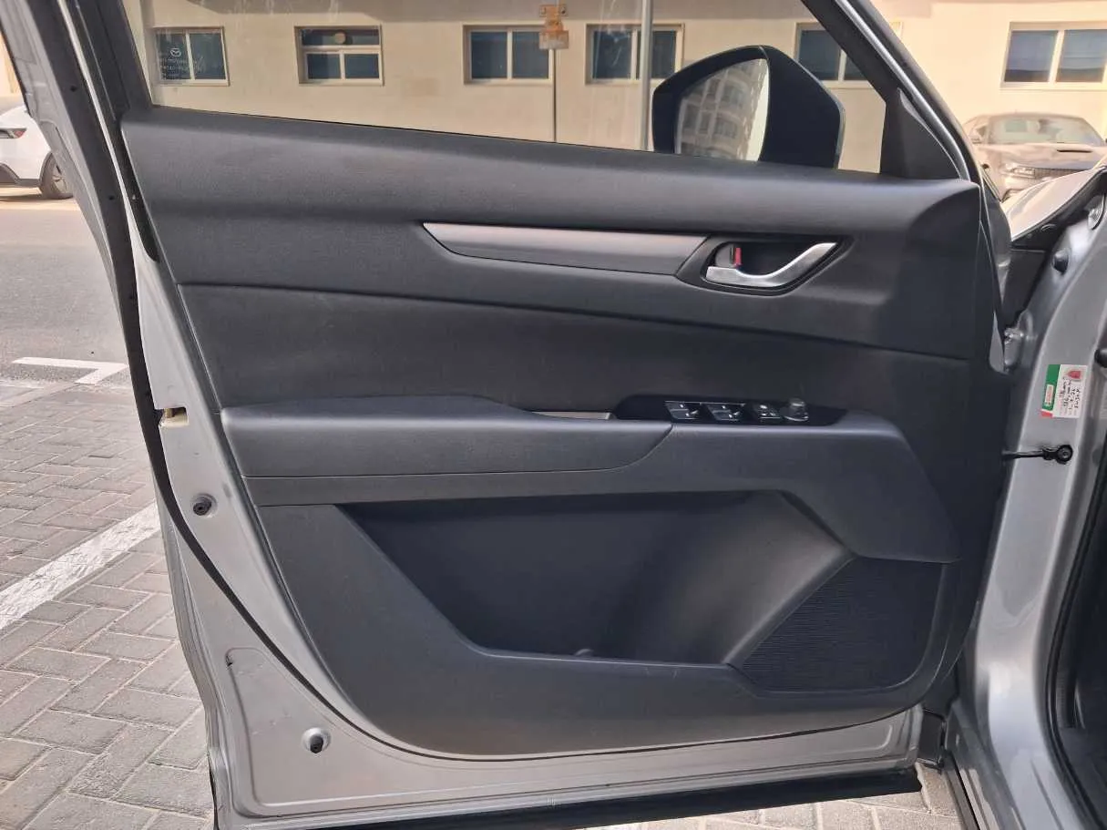 Car image 10