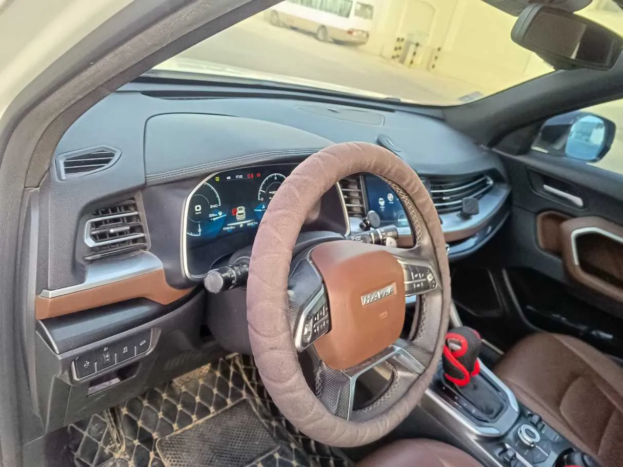Car image 14