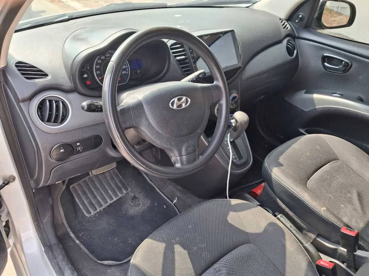 Car image 11
