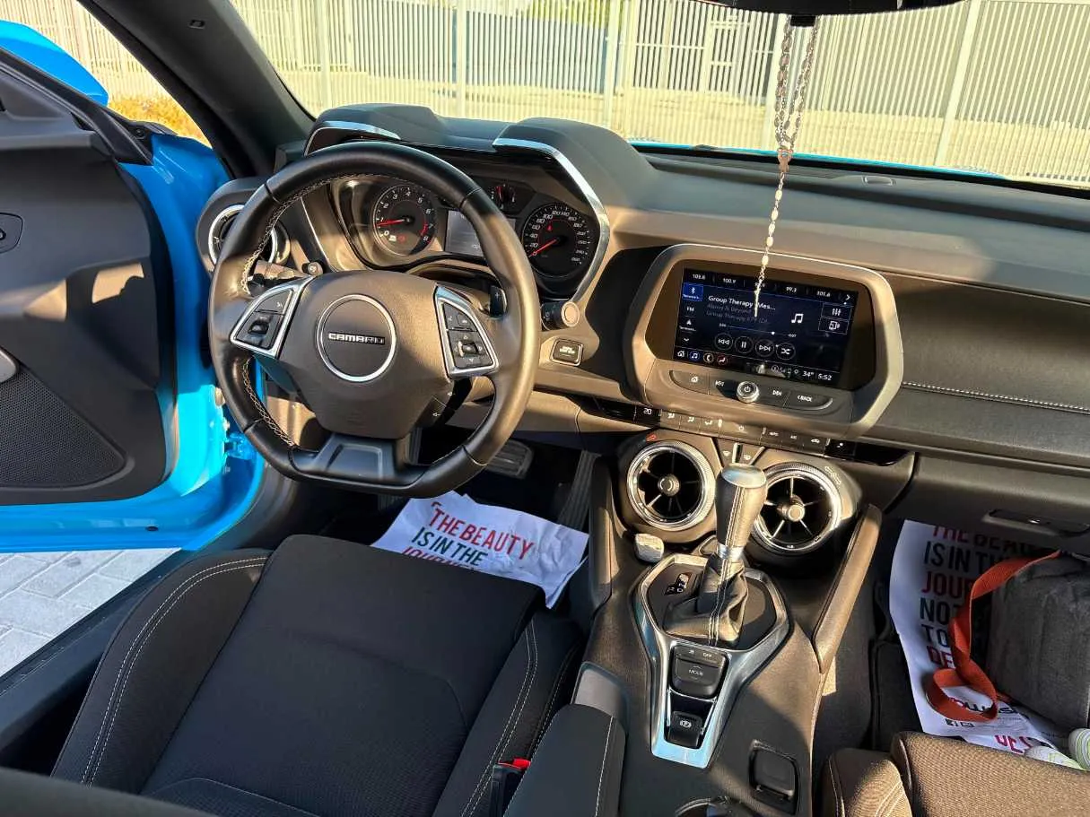 Car image 17