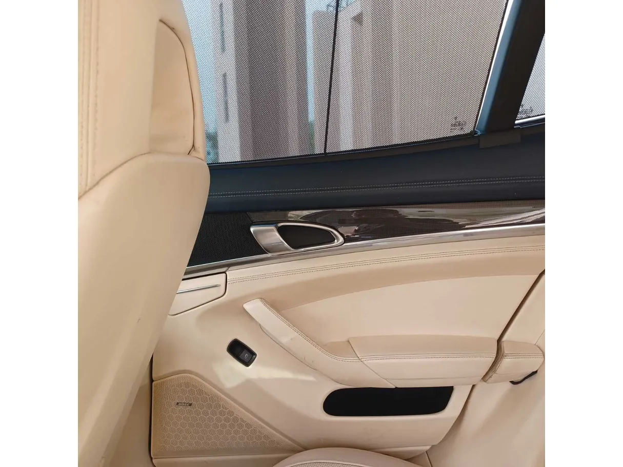 Car image 30