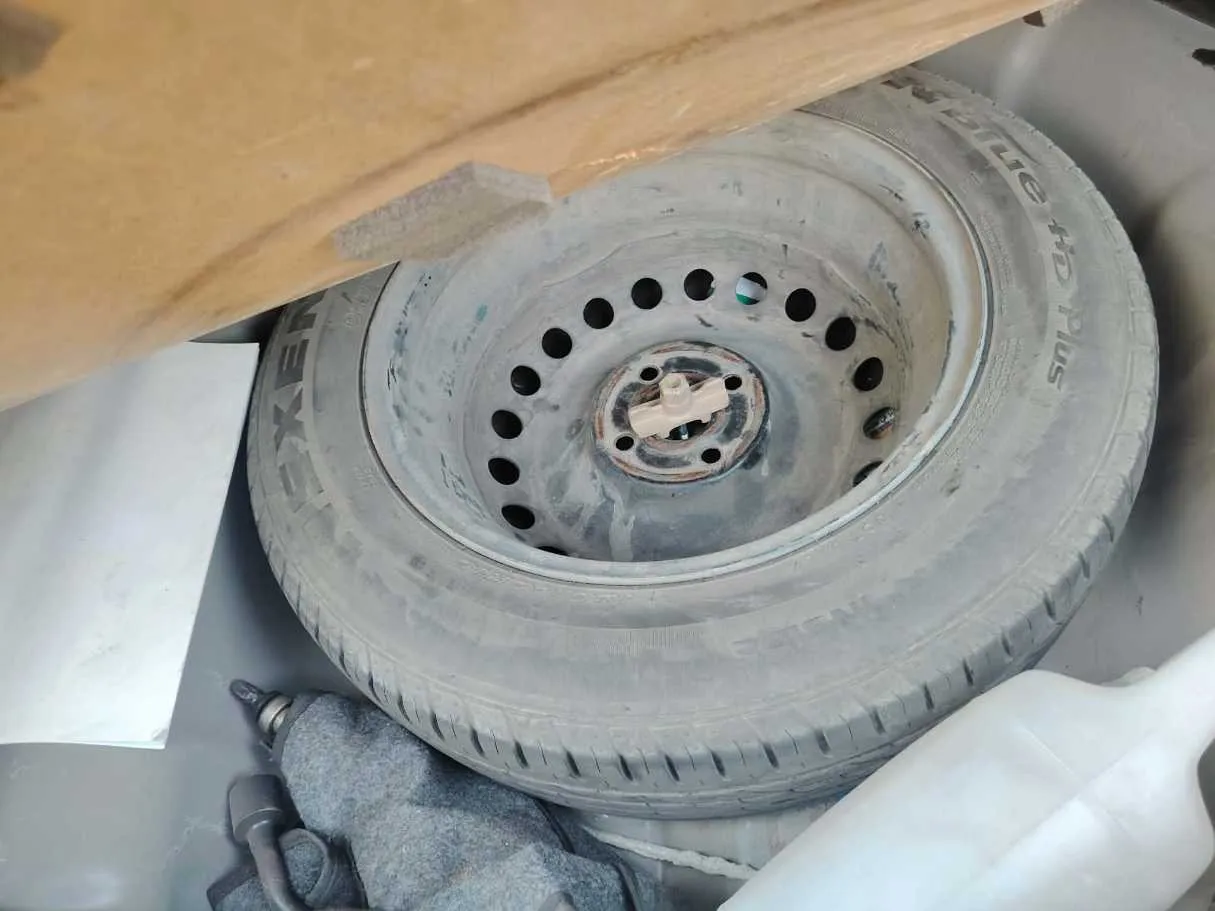 Car image 35