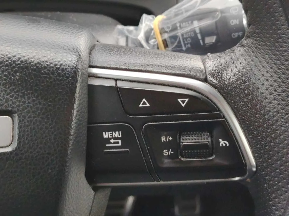 Car image 26