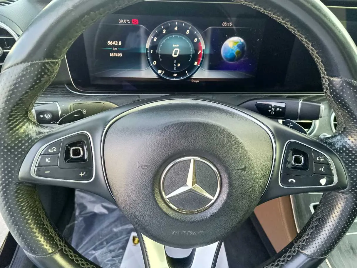 Car image 25