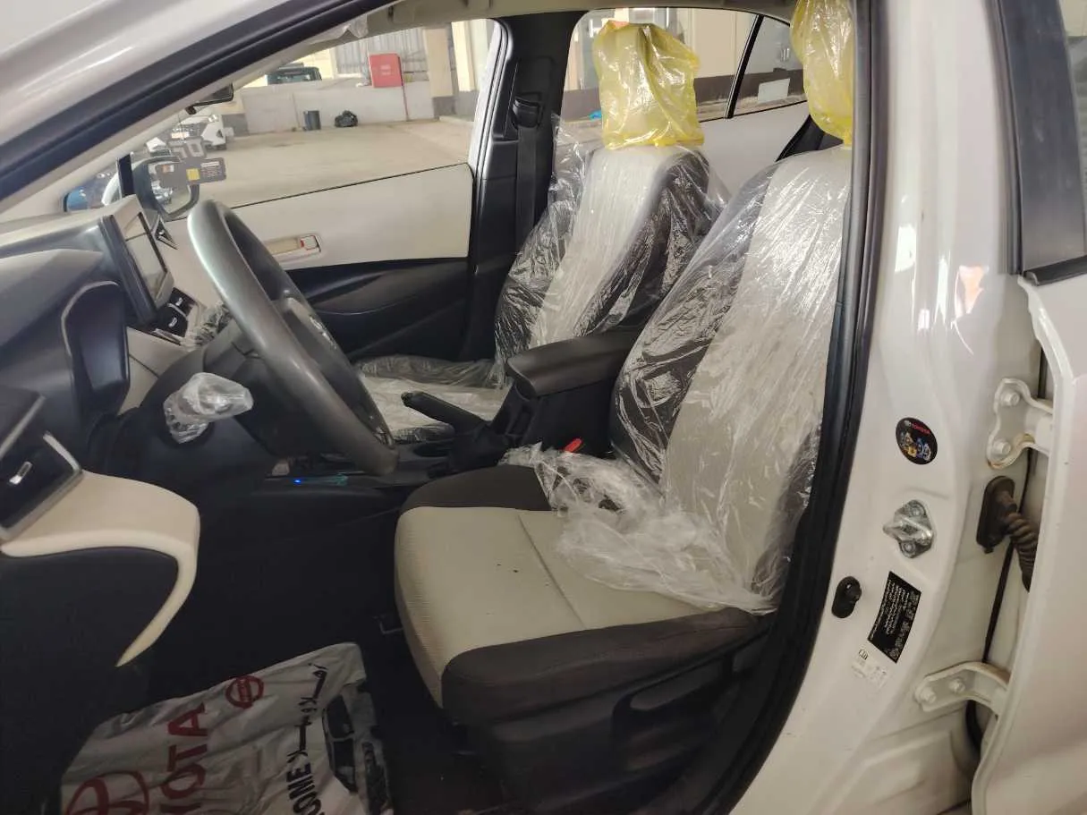 Car image 14