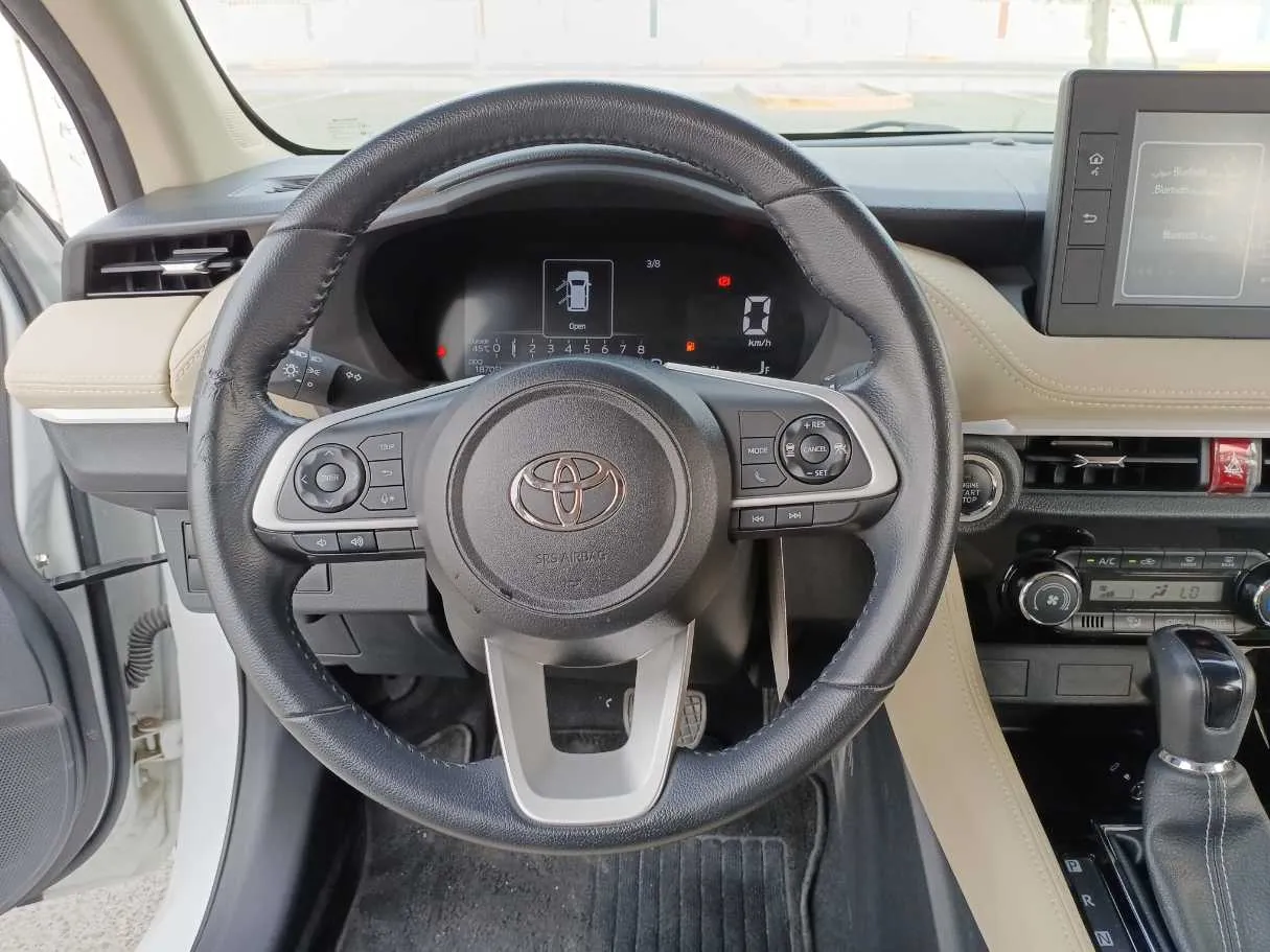 Car image 17