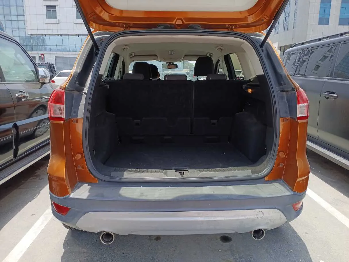 Car image 19