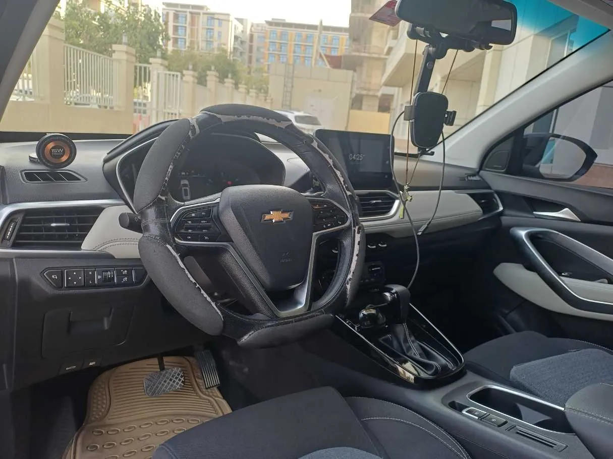 Car image 11