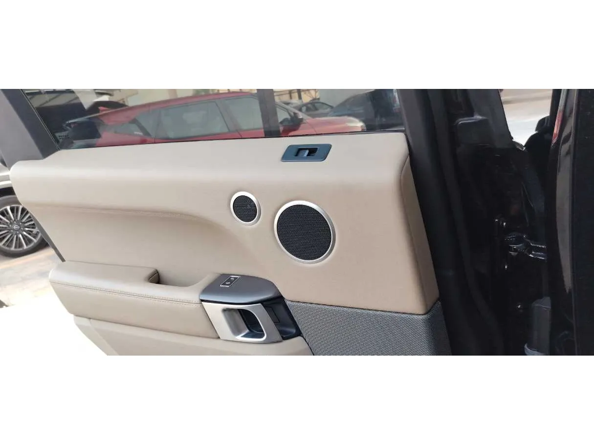 Car image 30