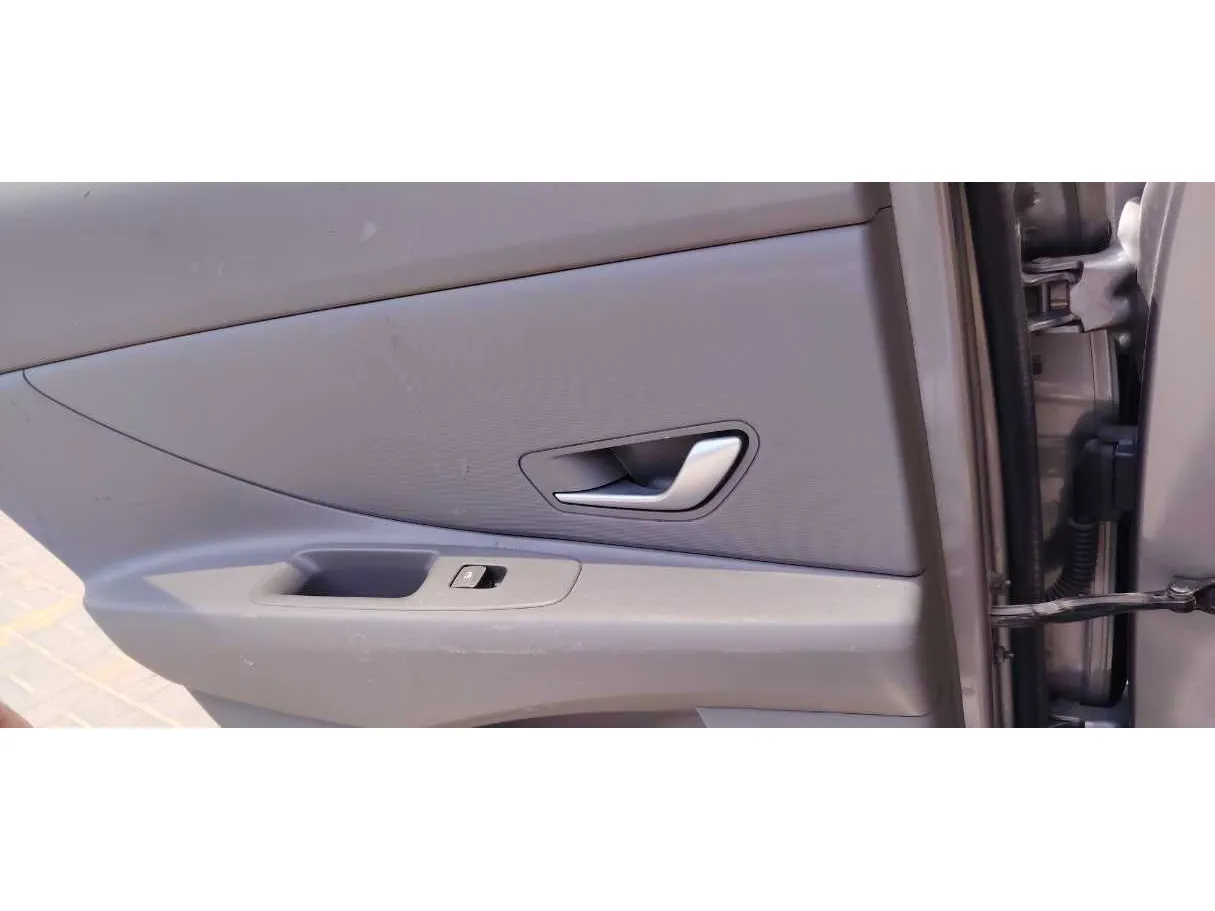 Car image 25
