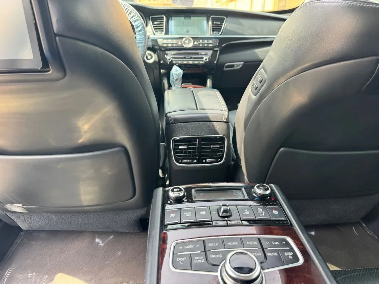 Car image 24