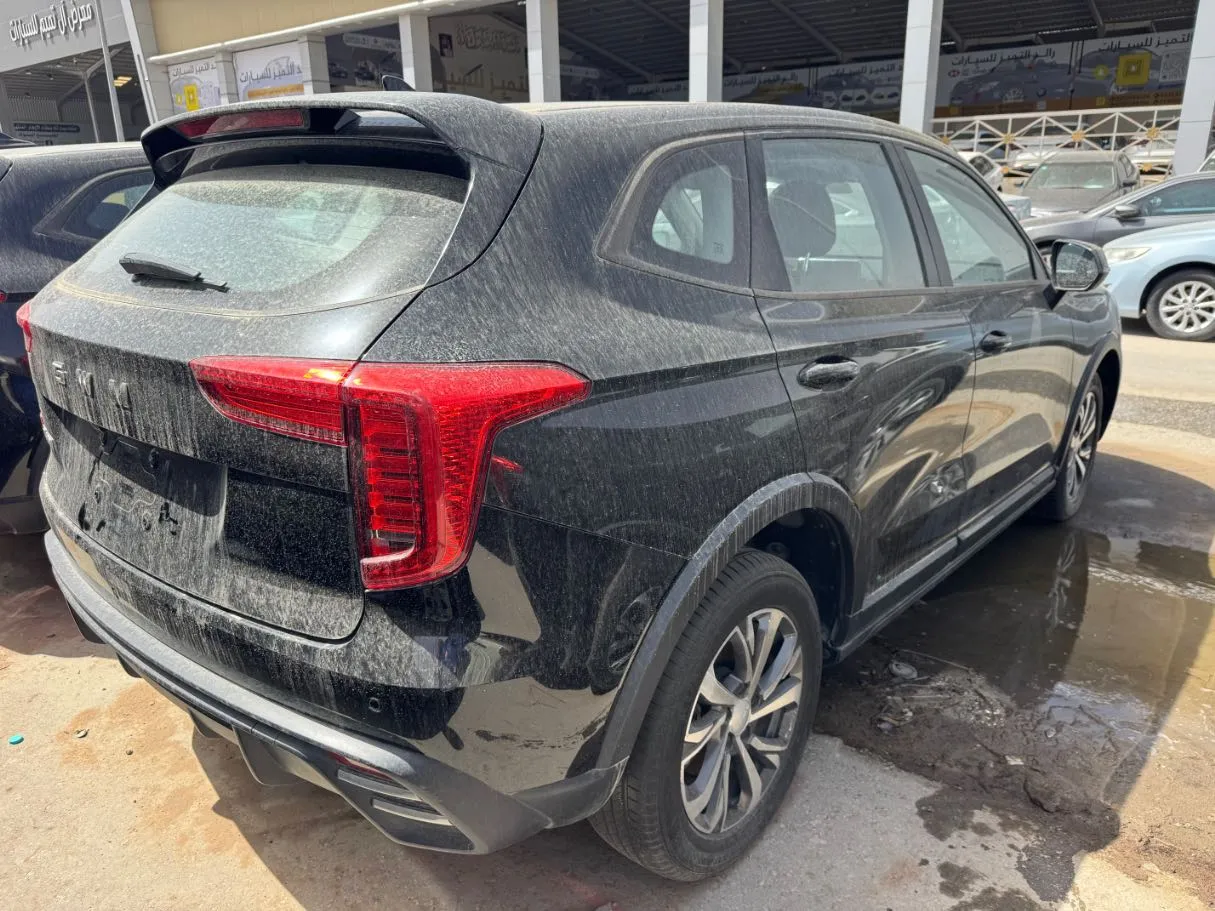 Car image 4