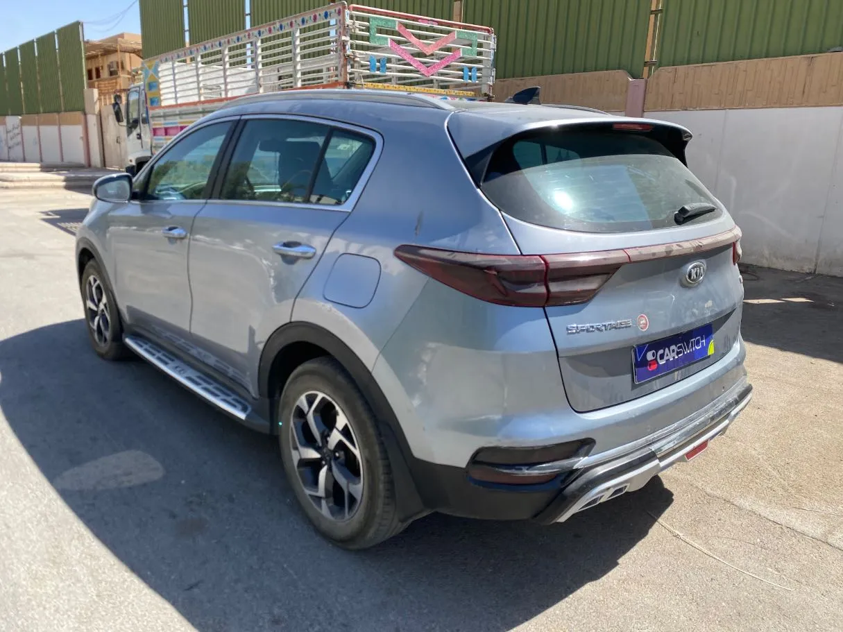 Car image 7