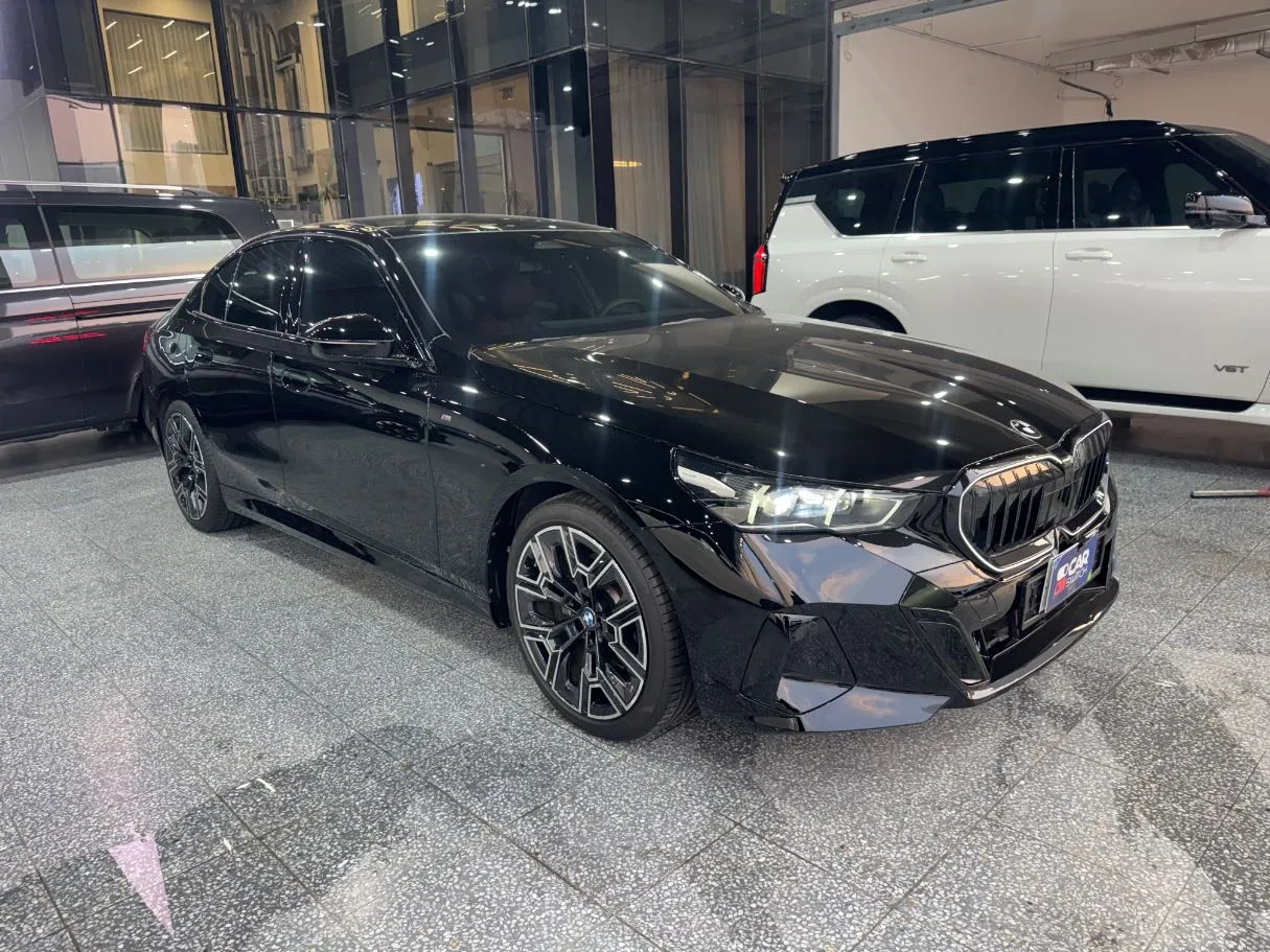 Car image 3