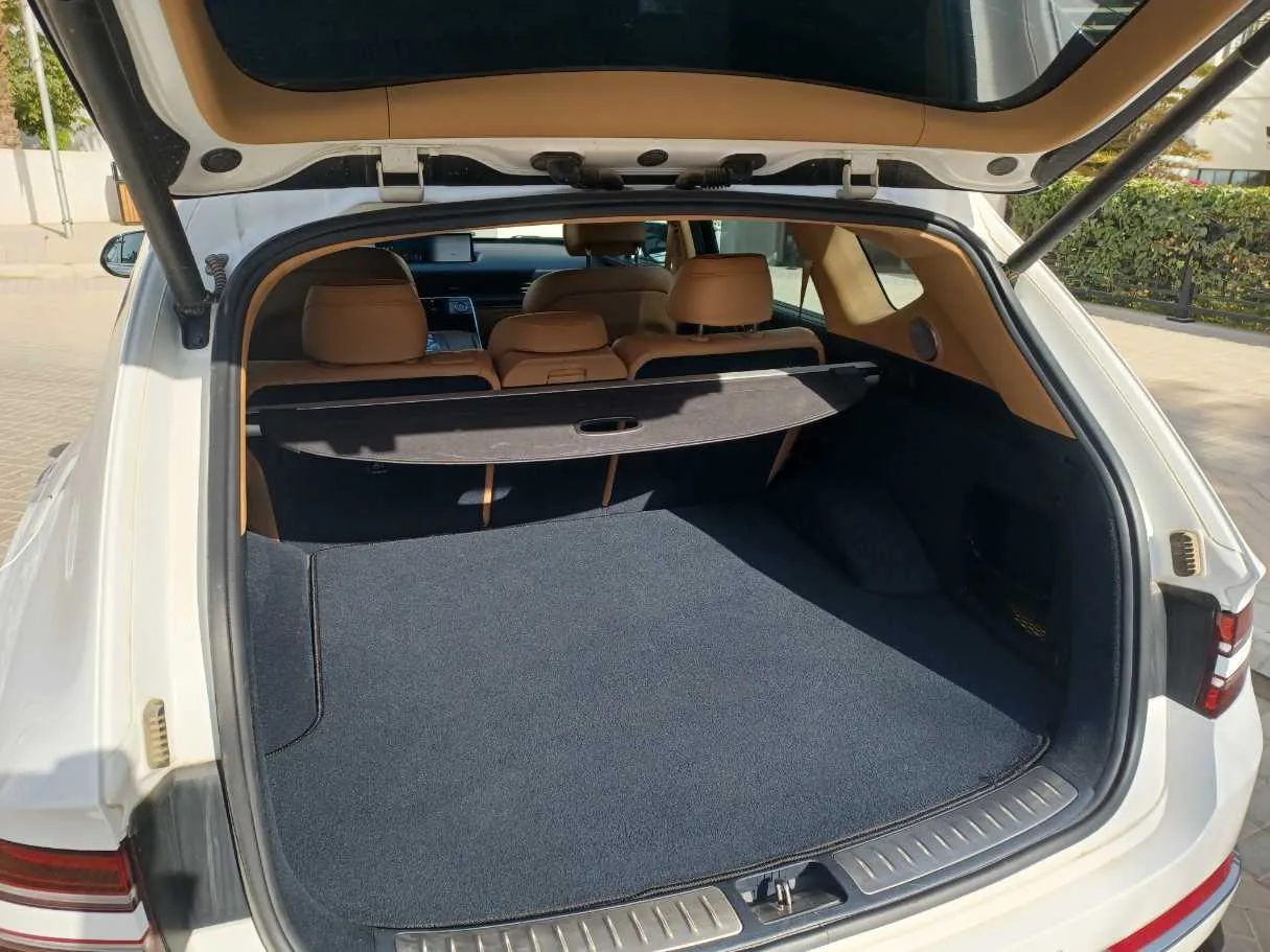 Car image 21