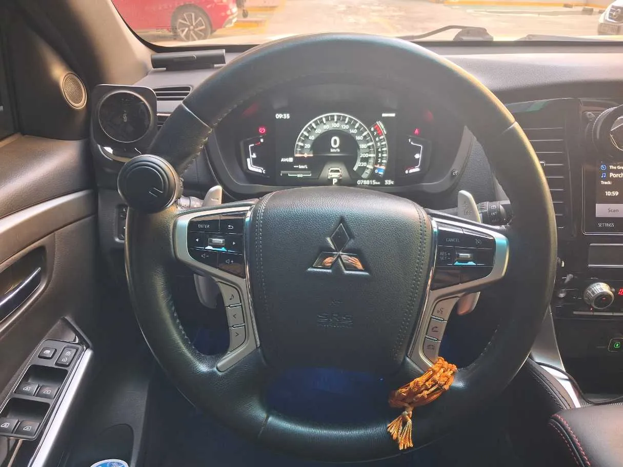 Car image 16