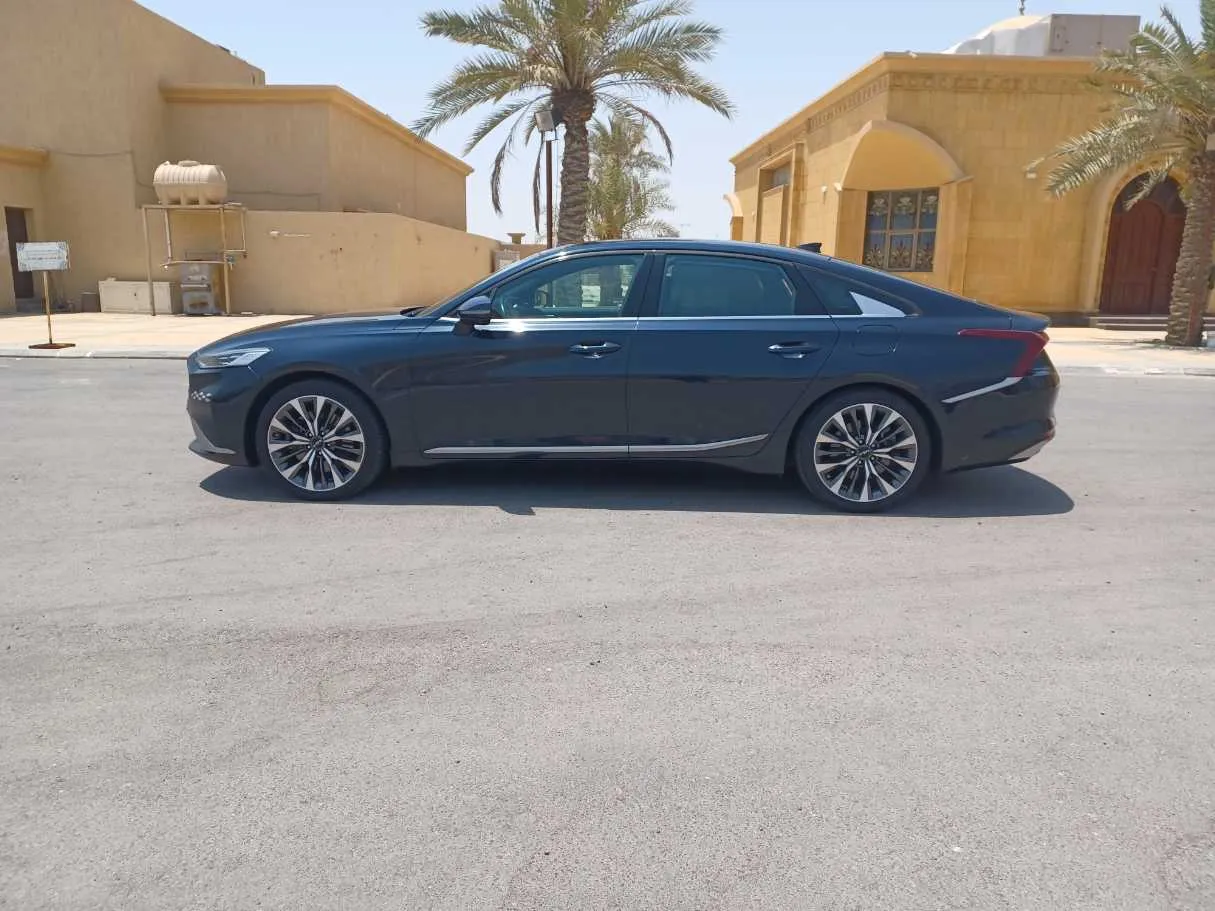 Car image 8