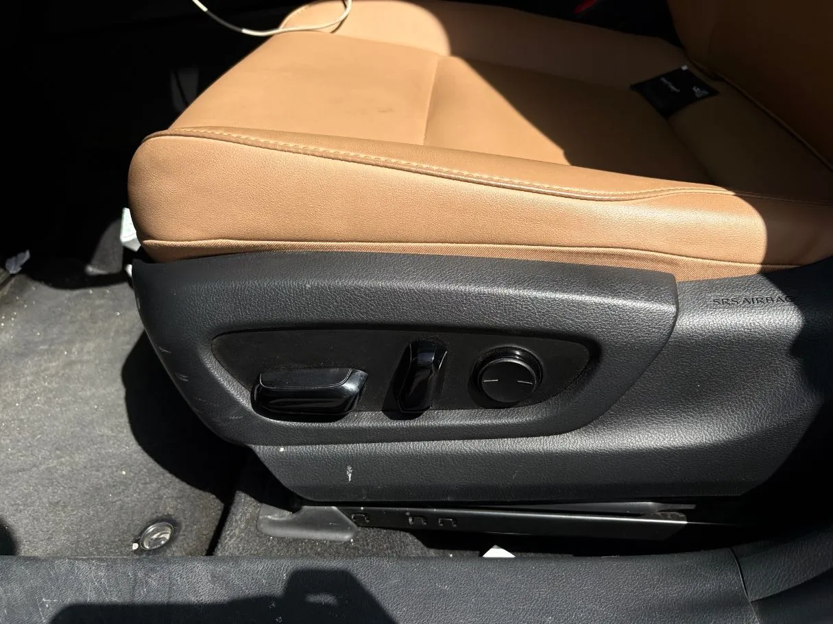 Car image 27