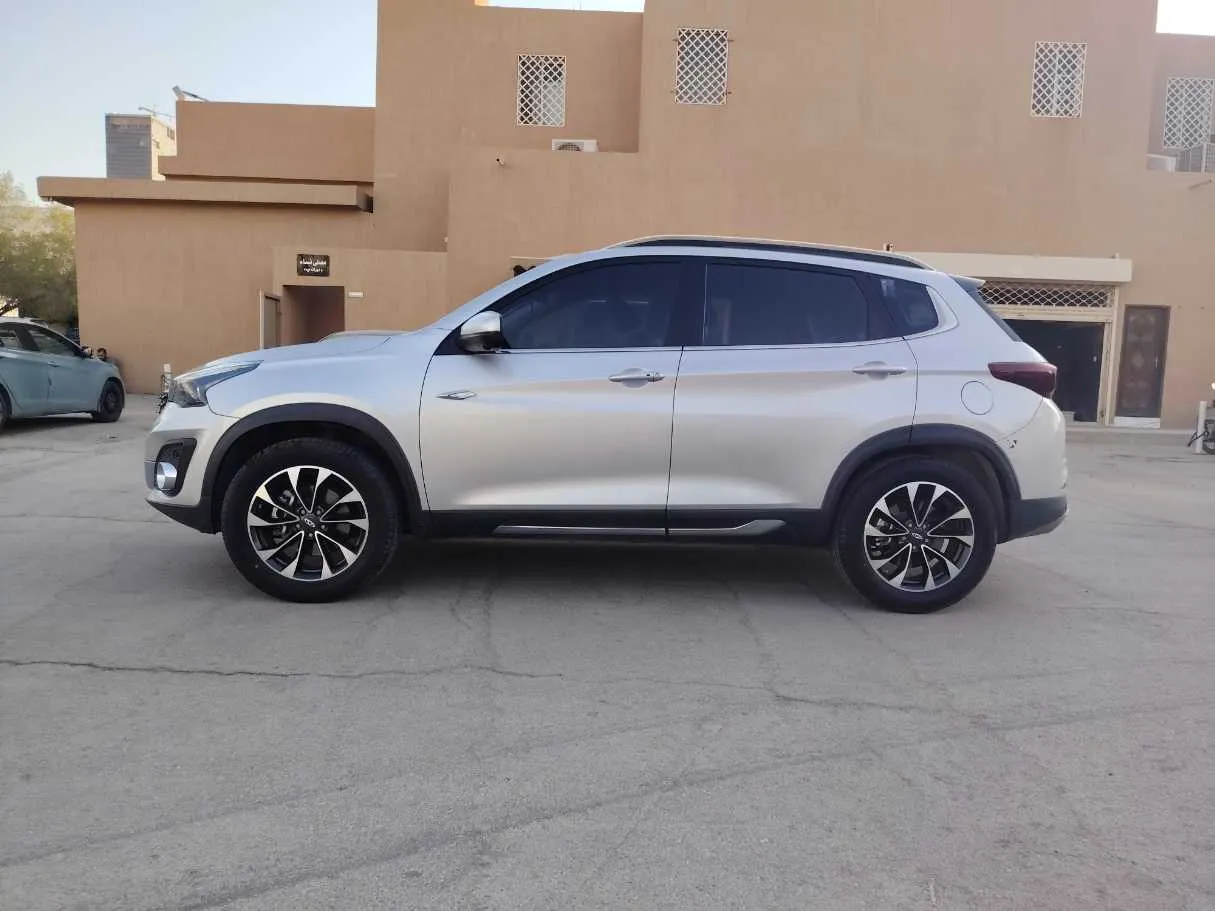 Car image 8