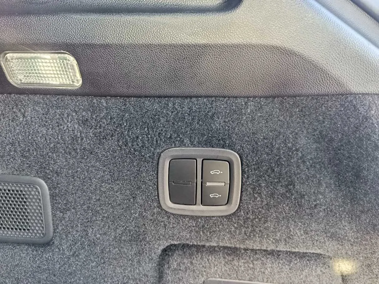 Car image 40