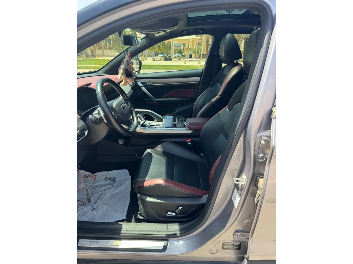 Car image 11