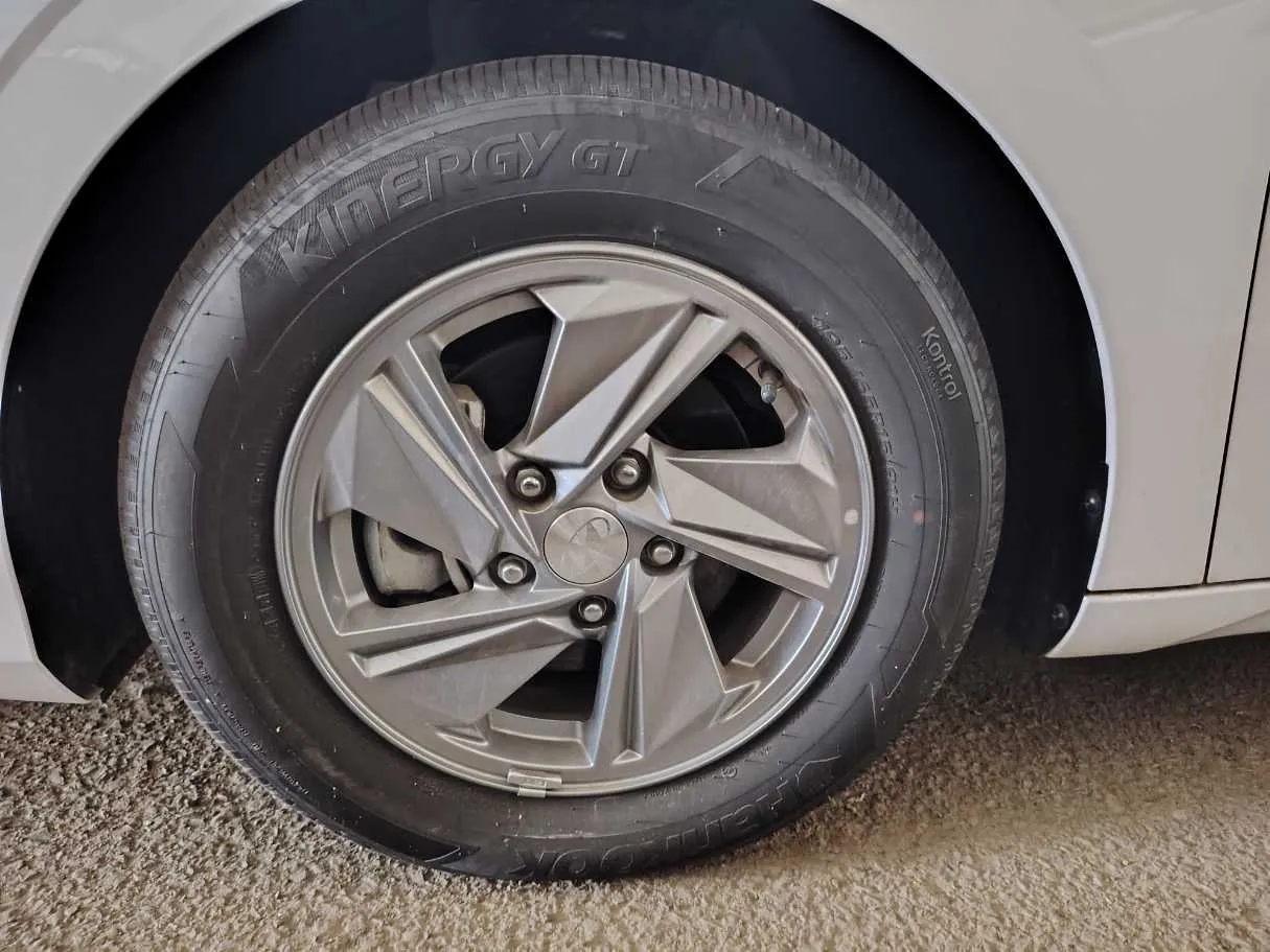 Car image 9
