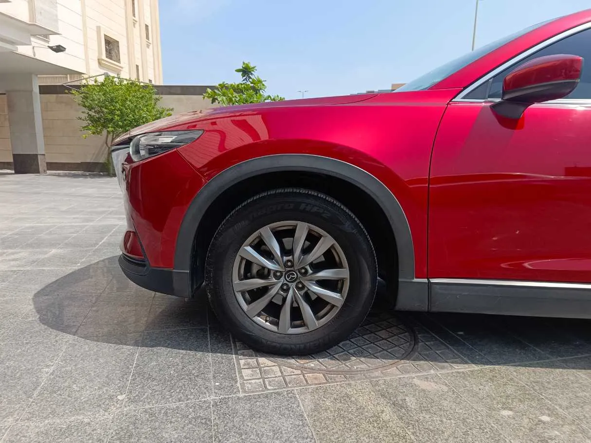 Car image 9