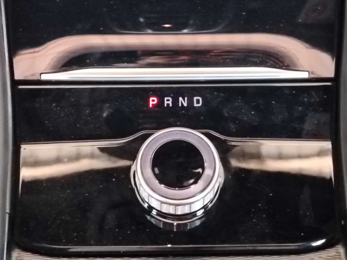 Car image 25