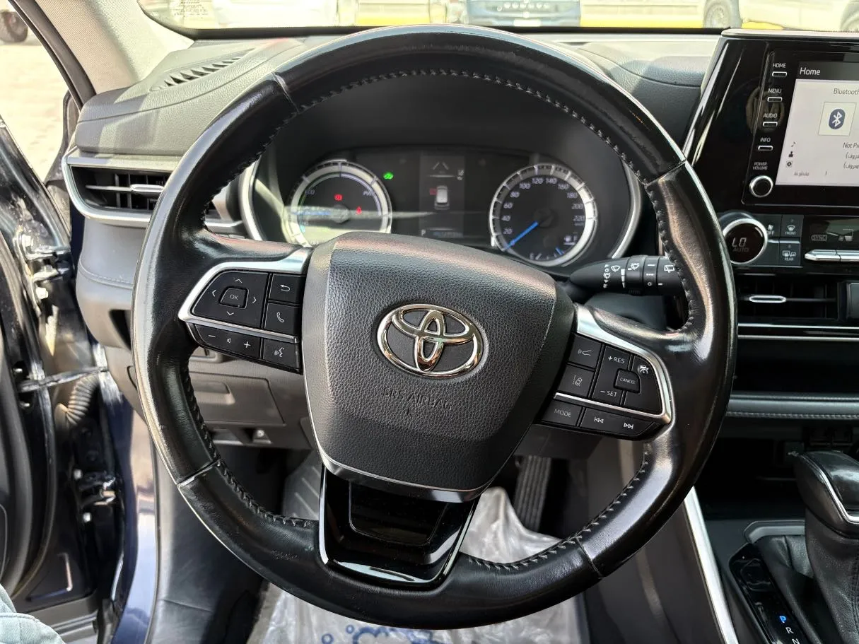Car image 23