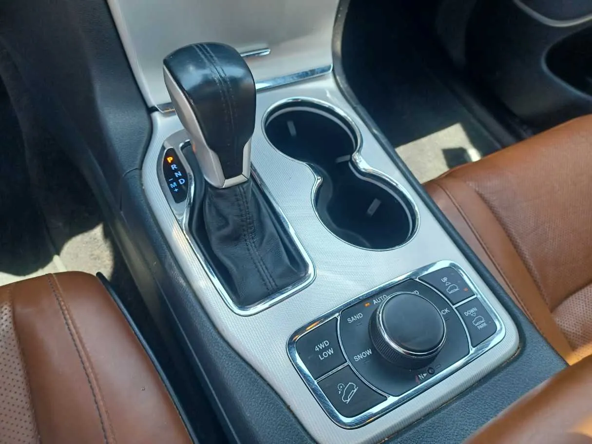Car image 17