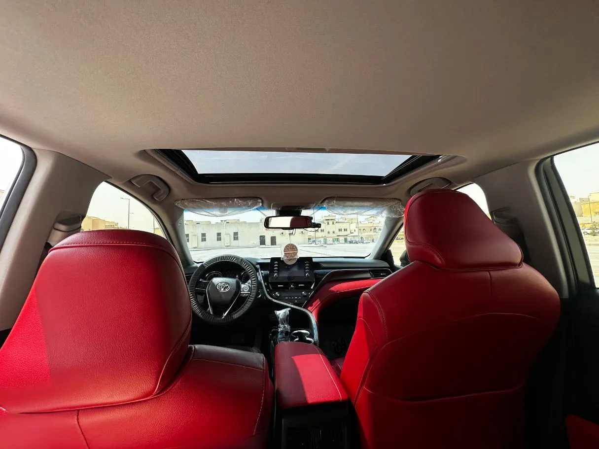 Car image 16