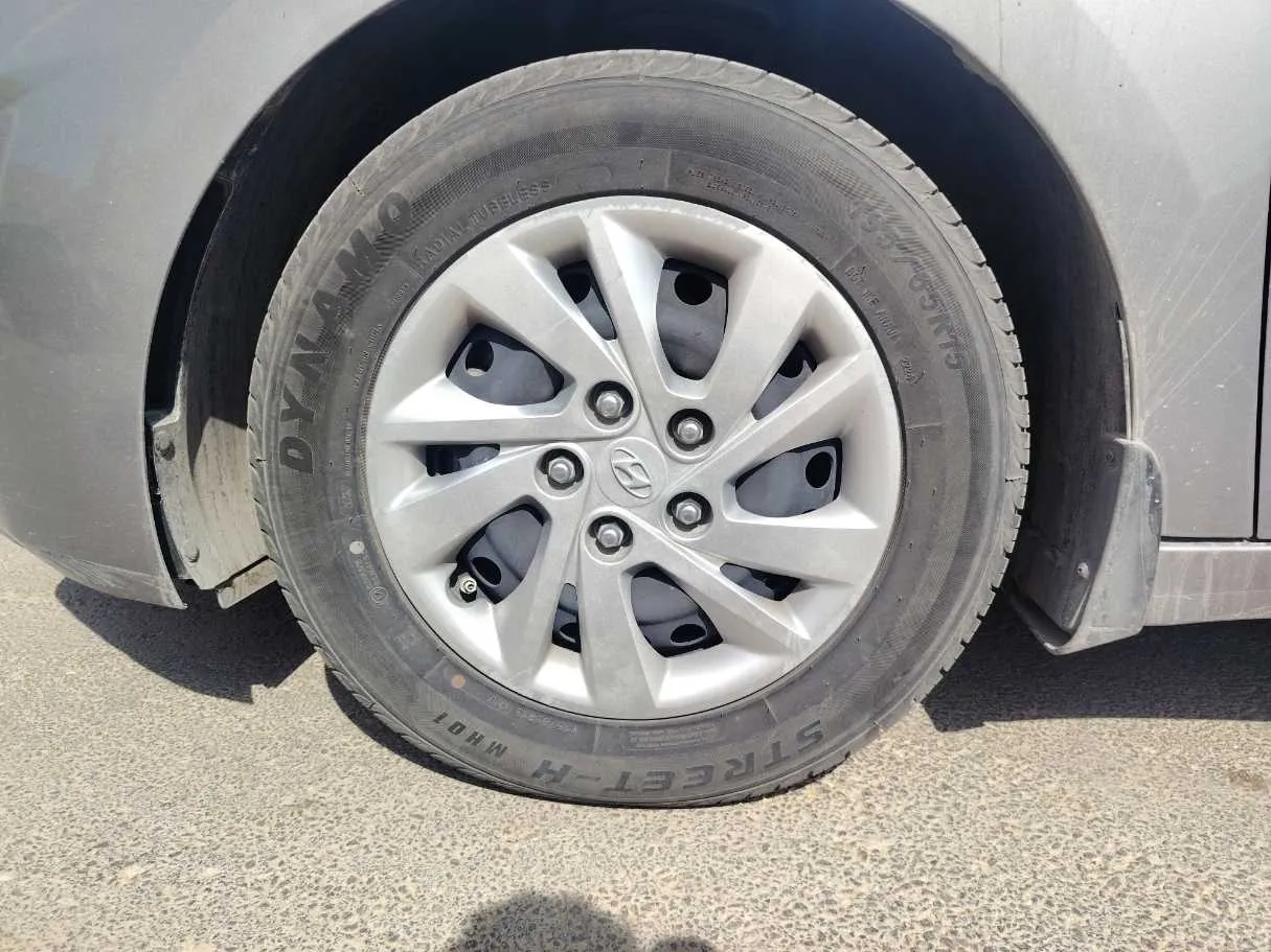 Car image 10