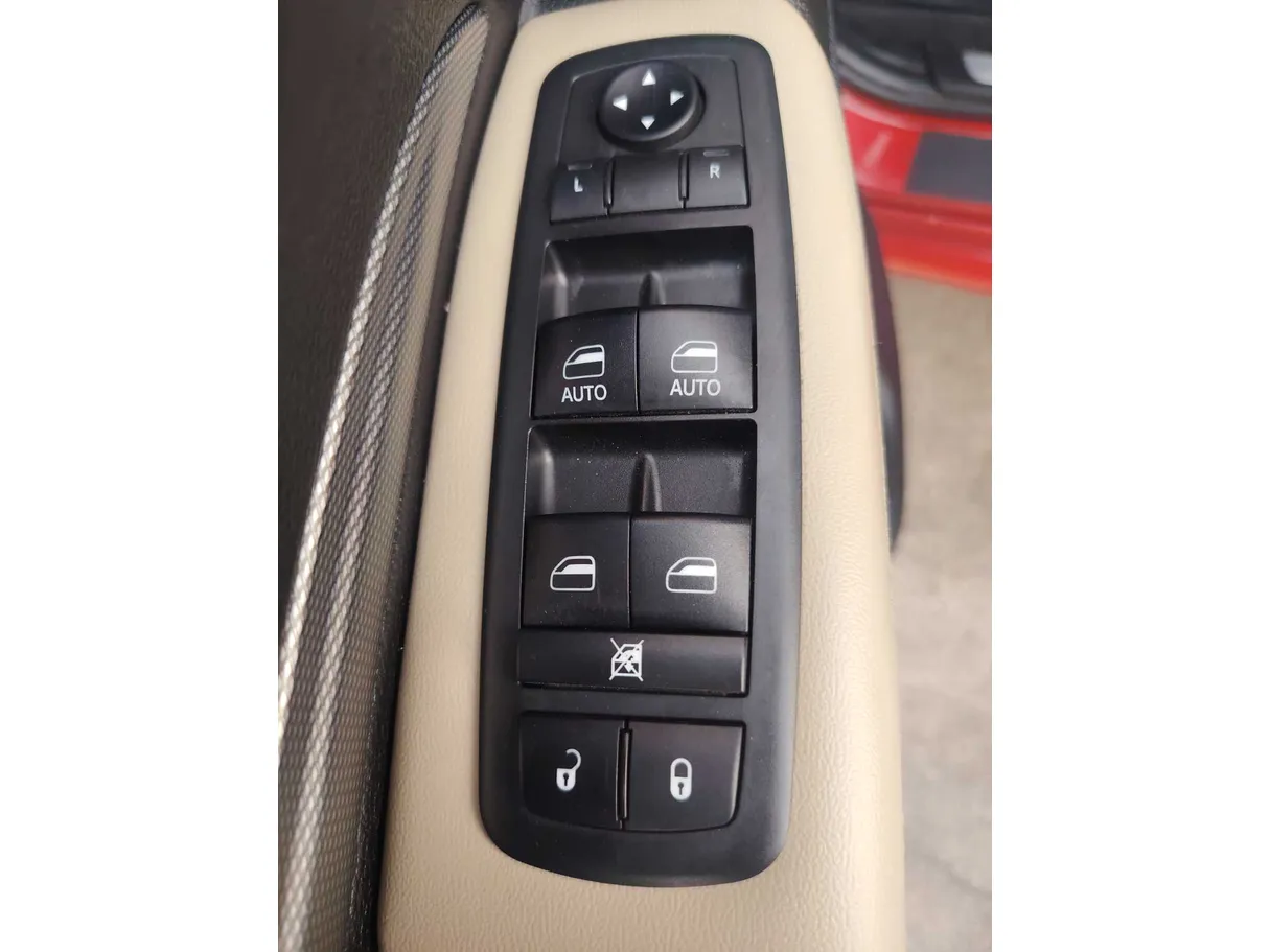 Car image 27