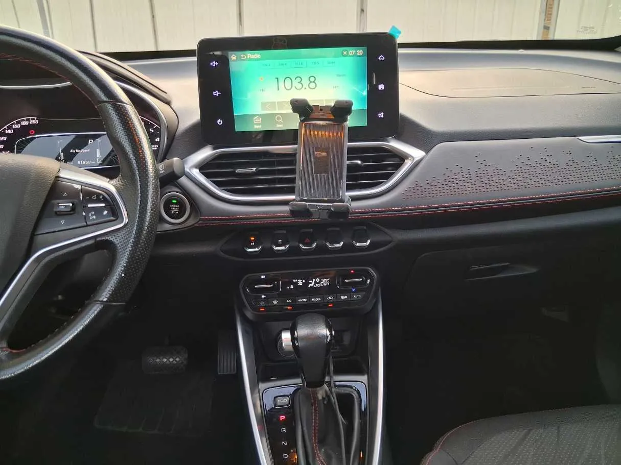 Car image 16