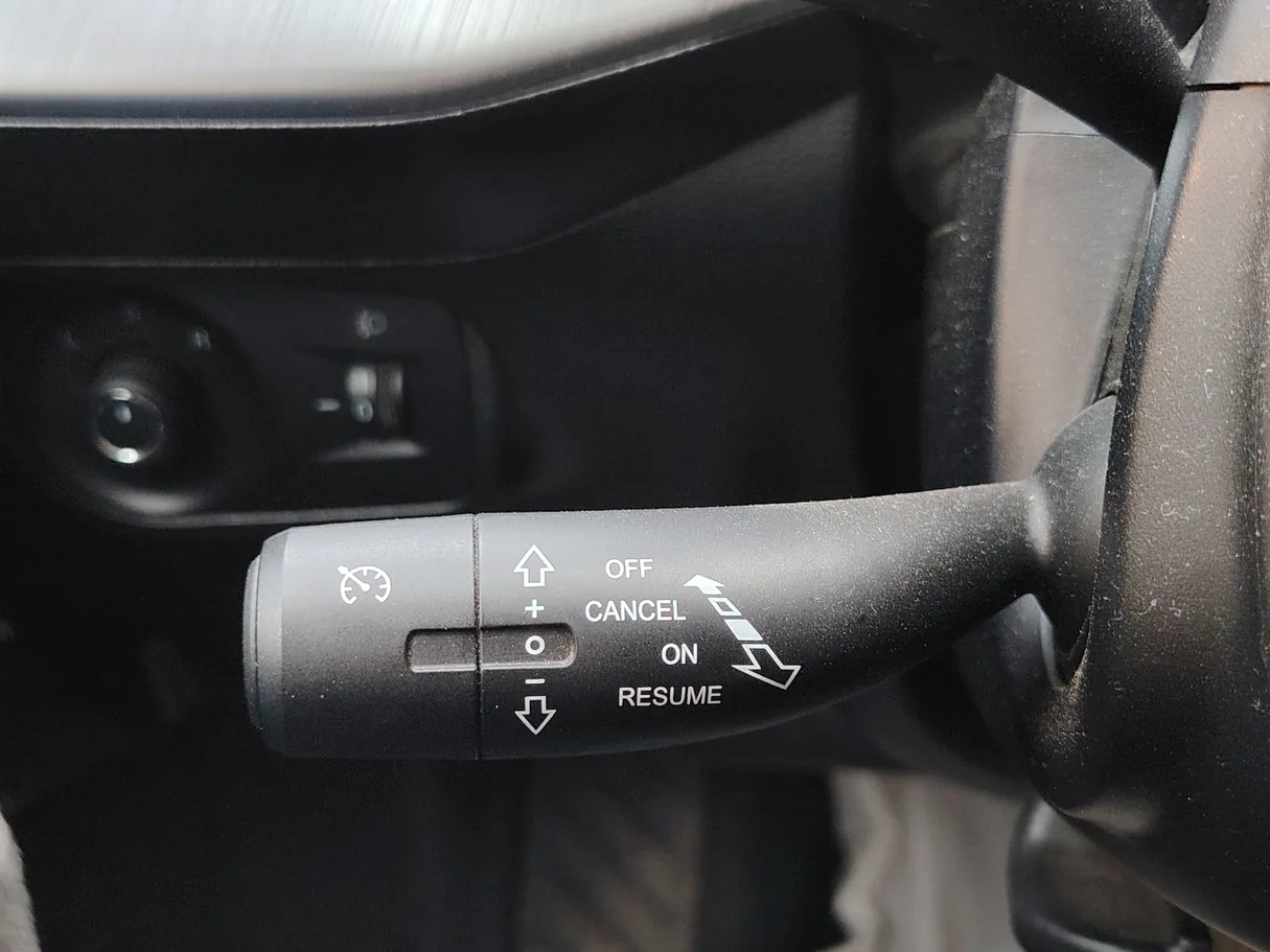 Car image 26