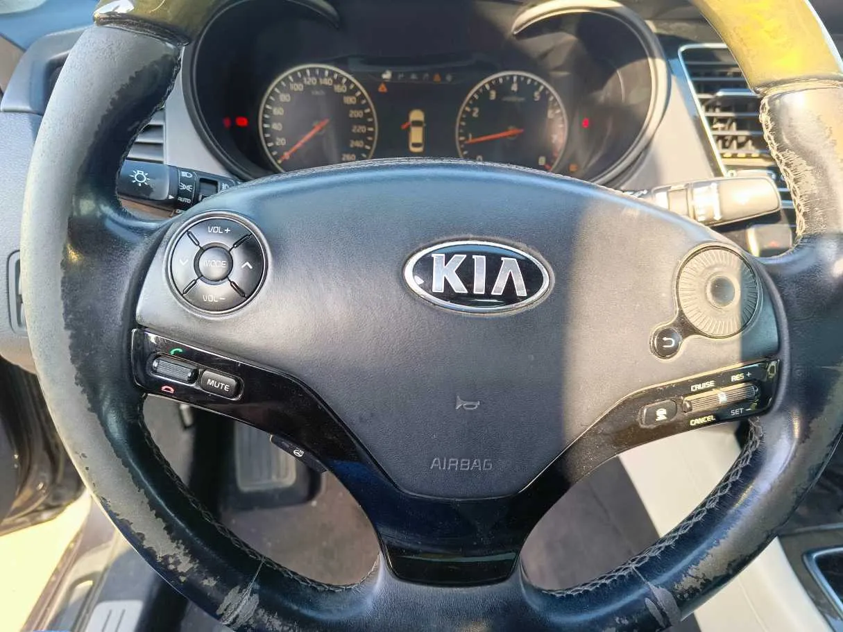 Car image 28