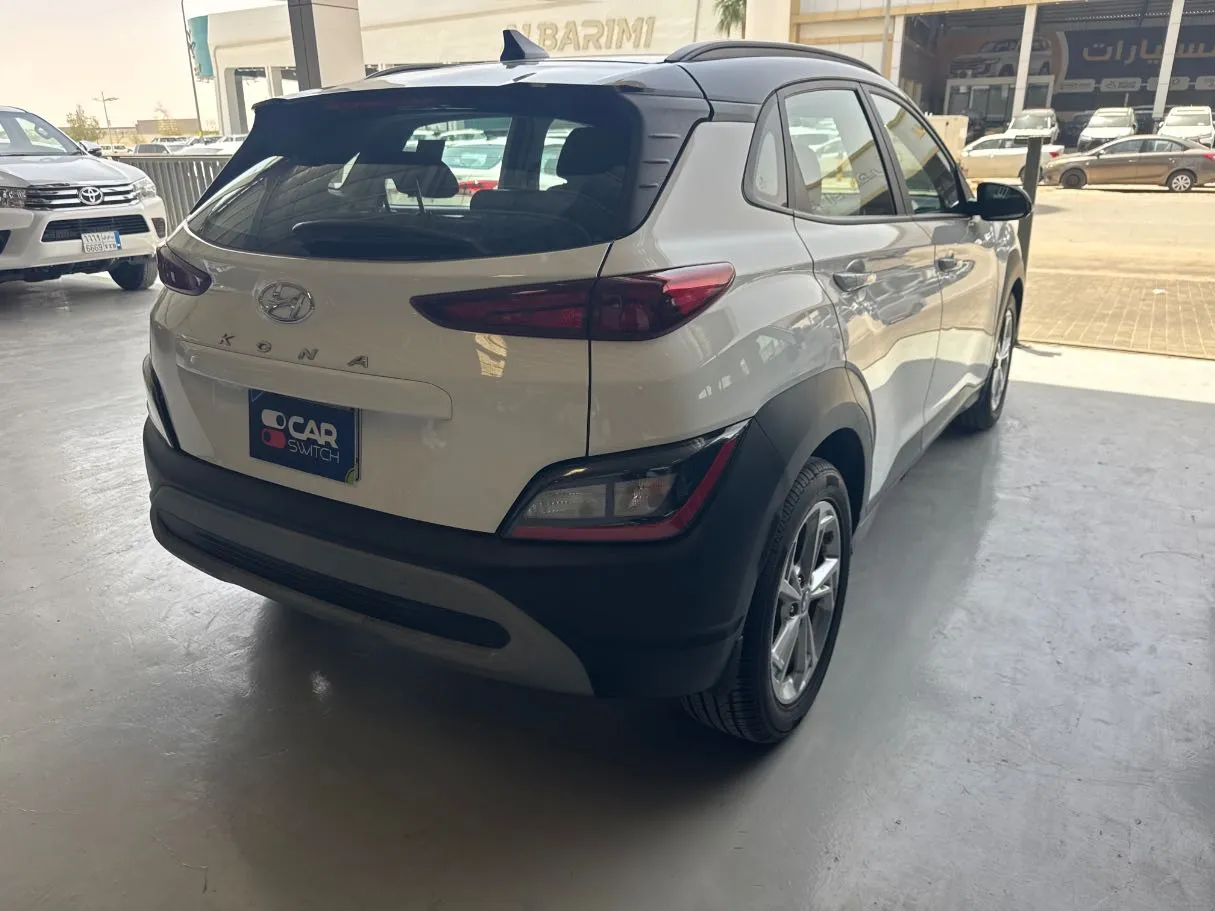 Car image 4